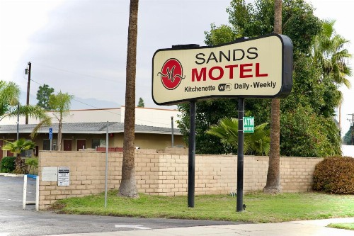 Sands motel - image 2