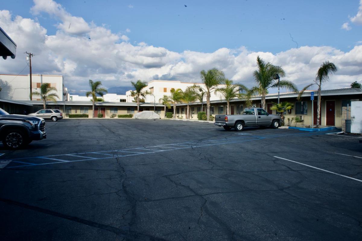 Sands motel - image 5