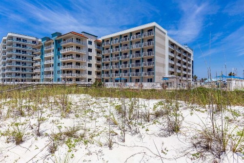 Sleep Inn on the Beach - image 12