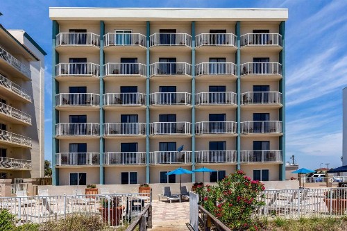 Sleep Inn on the Beach - image 15