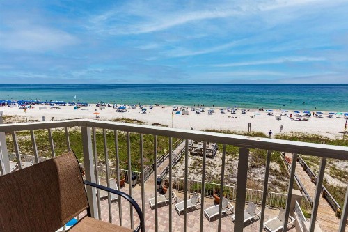 Sleep Inn on the Beach - image 32