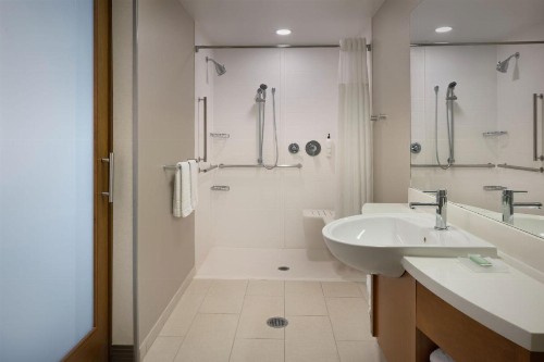 SpringHill Suites Orange Beach at The Wharf - image 2