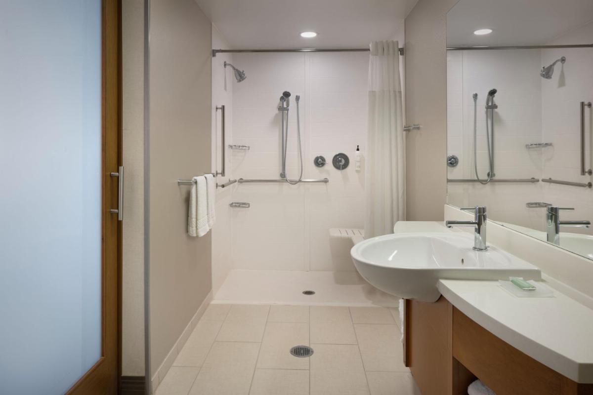 SpringHill Suites Orange Beach at The Wharf - image 2