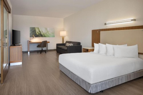 SpringHill Suites Orange Beach at The Wharf - image 32