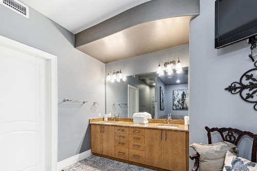 Turquoise Place Unit 2205D - image 17