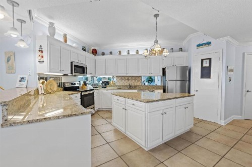 Romar House Unit 704A - image 11