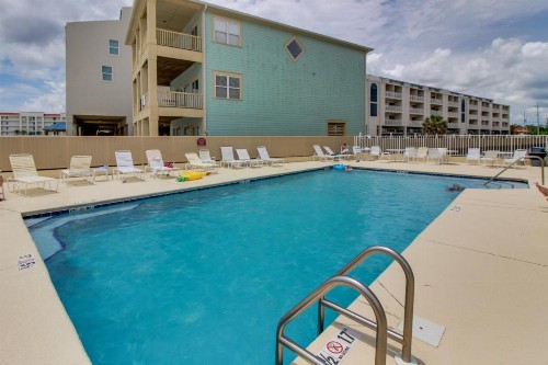 Romar Beach Condos - image 2