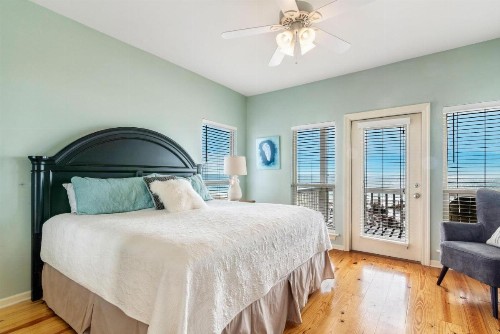Great Location- Gulf-Front Home w/pool - Heavenly Sunrise - Sleeps up to 14. - image 16