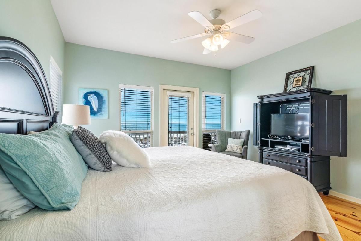 Great Location- Gulf-Front Home w/pool - Heavenly Sunrise - Sleeps up to 14. - image 6