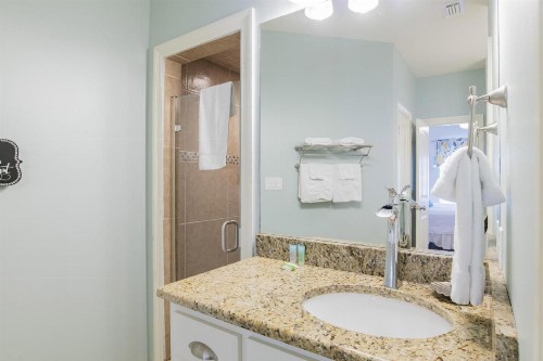 Great Location- Gulf-Front Home w/pool - Heavenly Sunrise - Sleeps up to 14. - image 8