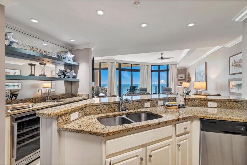 Phoenix West II Unit 1207 - image 2