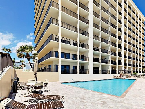 New Listing! Beachfront Corner-Unit With Pools Condo - image 10
