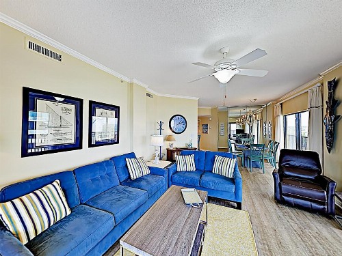 New Listing! Beachfront Corner-Unit With Pools Condo - image 6