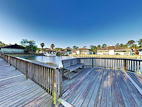 Coastal Oasis Near Beach With Pool Grill & Pond Condo - image 10