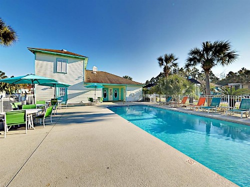 Coastal Oasis Near Beach With Pool Grill & Pond Condo - image 11