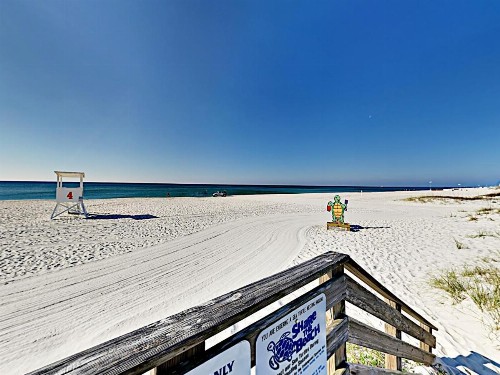 Coastal Oasis Near Beach With Pool Grill & Pond Condo - image 6