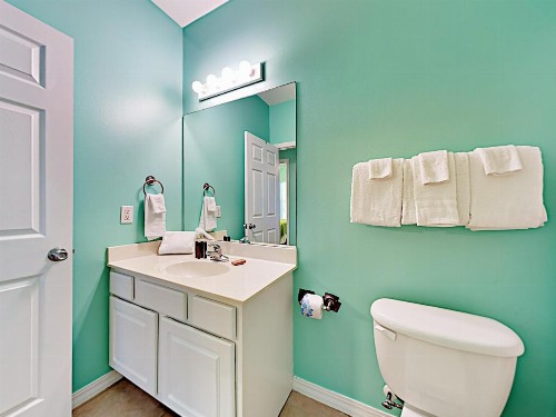 Coastal Oasis Near Beach With Pool Grill & Pond Condo - image 8
