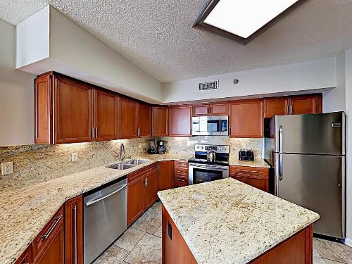 New Listing! Gulf-Front Condo With 3 Pools & Hot Tub Condo - image 9