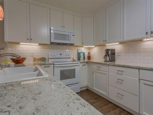 Sunny South by Meyer Vacation Rentals - image 11