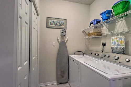 Serene Beachfront Condo with Balcony and Ocean Views! - image 7