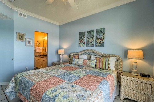 Serene Beachfront Condo with Balcony and Ocean Views! - image 9