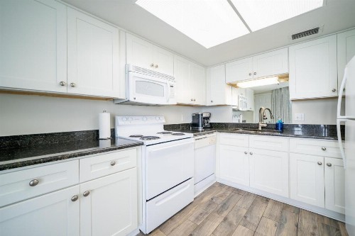 Phoenix I Unit 1104 - image 10