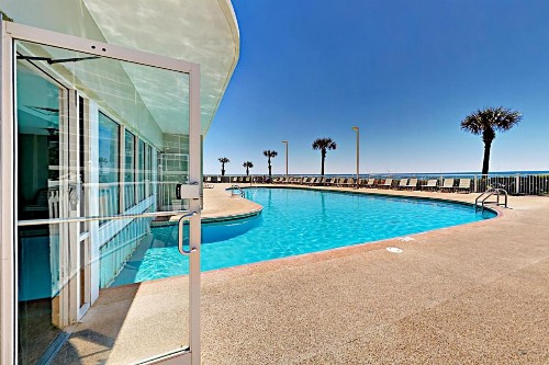 Beach-View Tradewinds Retreat Beachside Pool condo - image 3