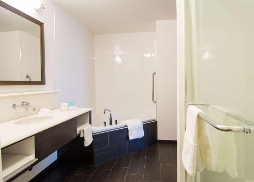 Hampton Inn Orange City - image 17