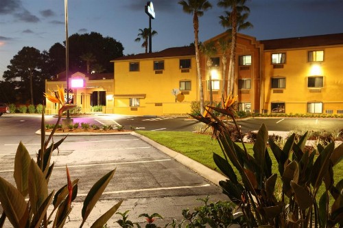 Days Inn by Wyndham Orange Park/Jacksonville - image 33