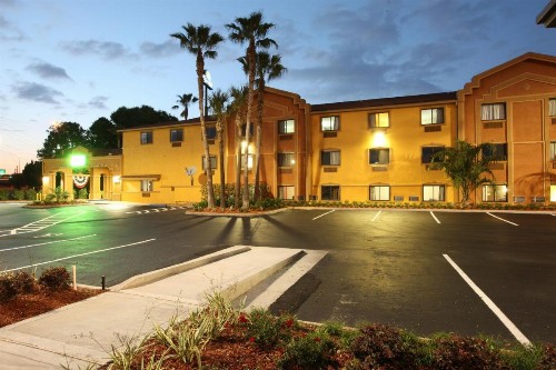 Days Inn by Wyndham Orange Park/Jacksonville - image 35