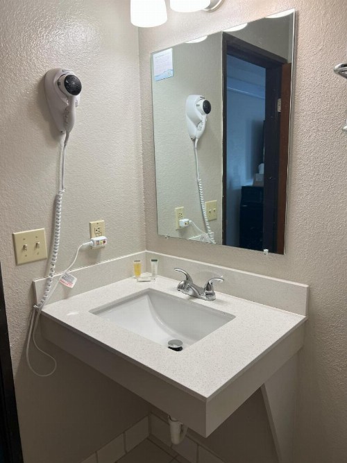 Days Inn by Wyndham Orange Park/Jacksonville - image 42