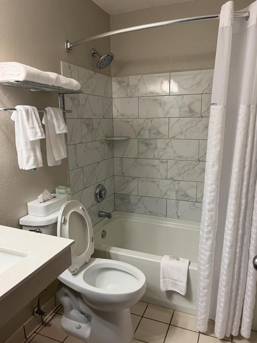 Days Inn by Wyndham Orange Park/Jacksonville - image 6