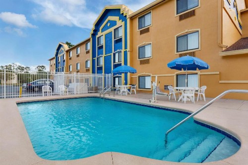 Days Inn by Wyndham Orange Park/Jacksonville - image 9