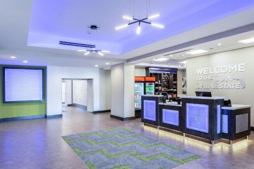 Hampton Inn and Suites Jacksonville/Orange Park FL - image 11