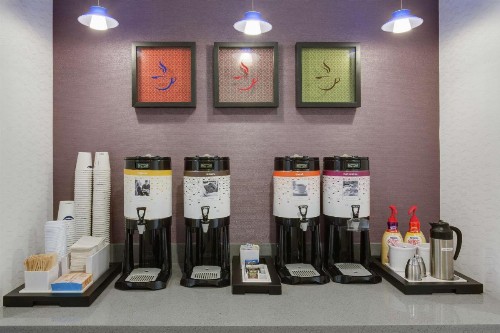 Hampton Inn and Suites Jacksonville/Orange Park FL - image 13