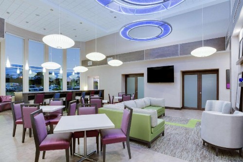 Hampton Inn and Suites Jacksonville/Orange Park FL - image 18
