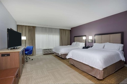 Hampton Inn and Suites Jacksonville/Orange Park FL - image 8