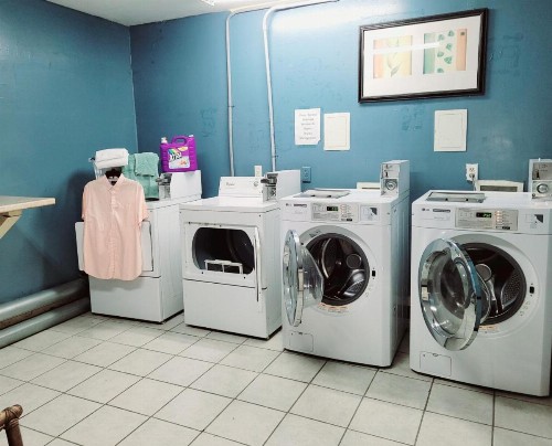 Best Price Motel & Suites - image 11