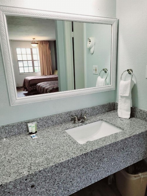 Best Price Motel & Suites - image 22