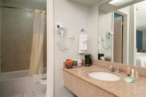 Best Price Motel & Suites - image 26