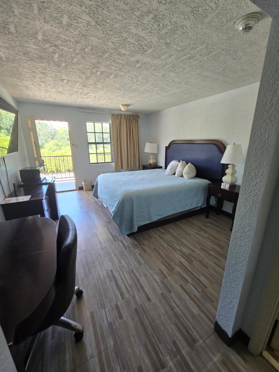 Best Price Motel & Suites - image 3