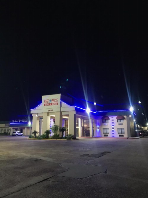 Best Price Motel & Suites - image 4