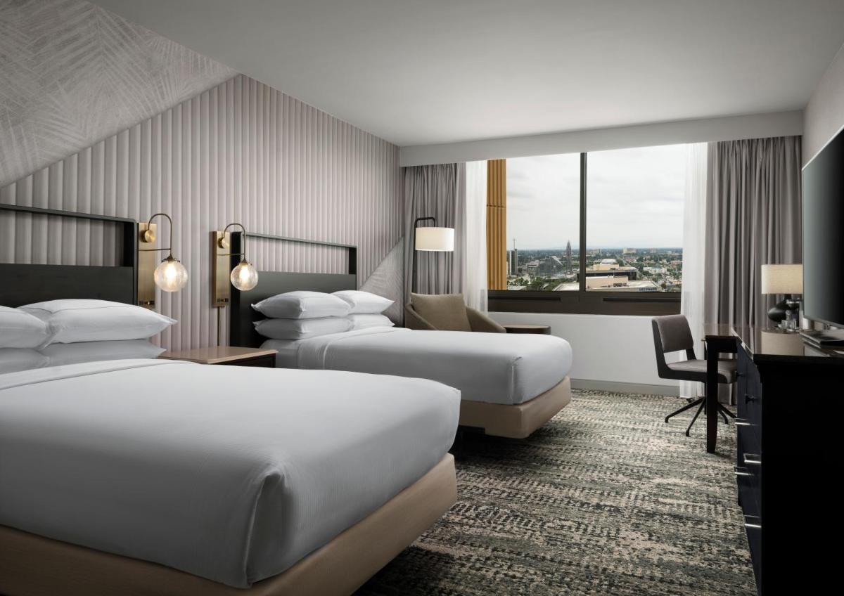DoubleTree by Hilton Anaheim/Orange County - image 2