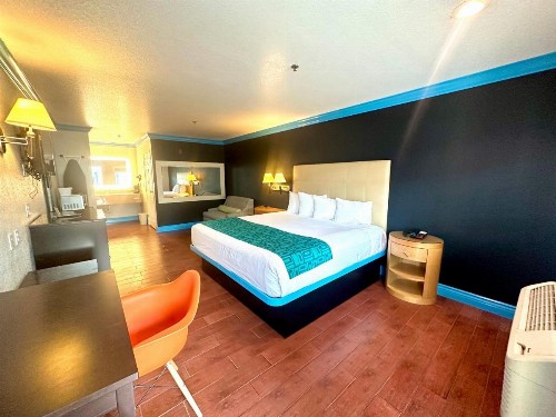 Howard Johnson Inn And Suites