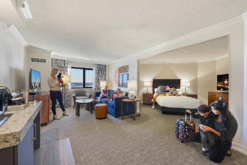 Embassy Suites by Hilton Anaheim-Orange - image 42