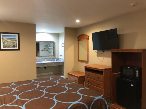 Orange Tustin Inn in Orange - image 12