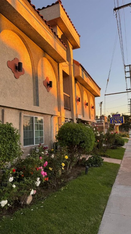 Orange Tustin Inn in Orange - image 32