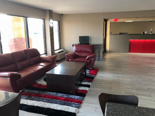 Super 8 by Wyndham Orangeburg Near I-26 - image 3
