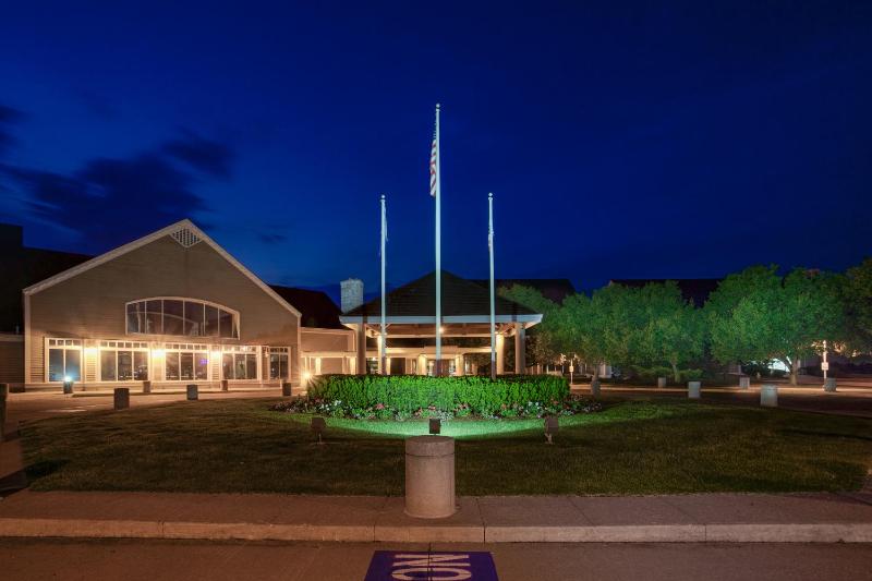 Maumee Bay State Park Lodge - main image