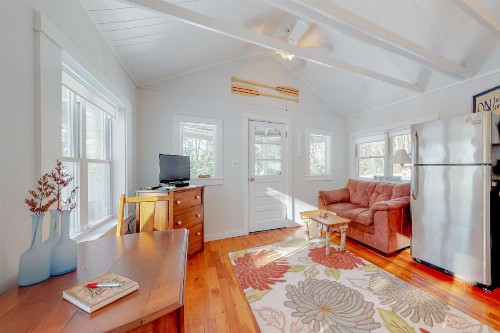 ​Lake Time Cottage - image 10